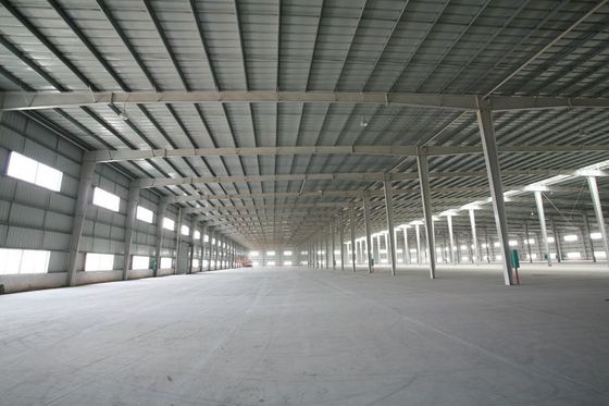 Εργαστήριο κατασκευής μεταλλικών κτιρίων από χάλυβα με δομή πύλης και μόνωση