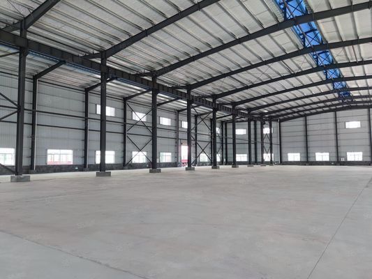 Εργαστήριο κατασκευής μεταλλικών κτιρίων από χάλυβα με δομή πύλης και μόνωση