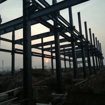 Εργαστήριο κατασκευής δομών από ελαφρύ χάλυβα μεγάλης έκτασης με δομή γερανού